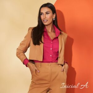 Blazer Cropped Liz Inicial A - Caramelo