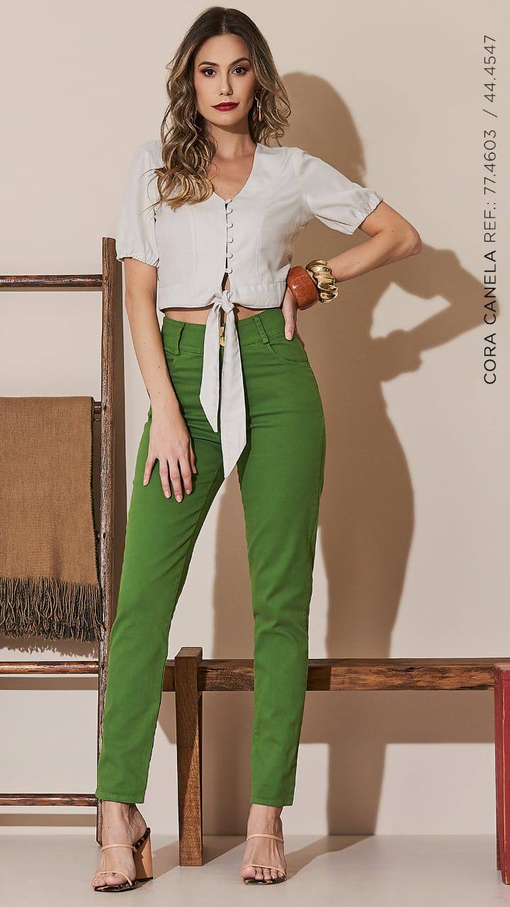 Calça Classic Sarja Cora Canela - Preta