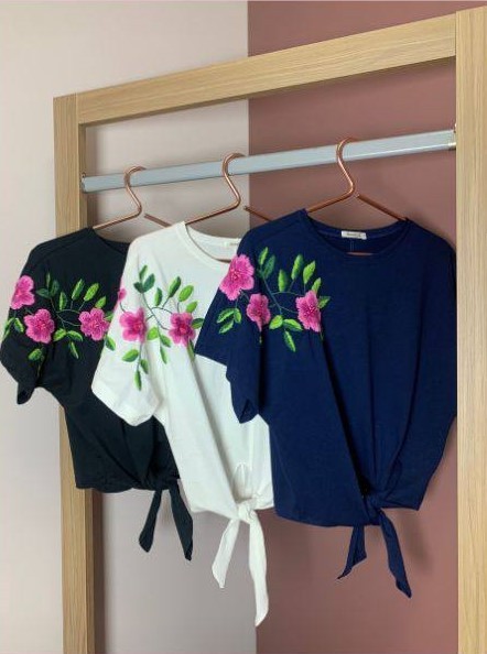 Blusa Bordada com Amarração Preta - Laura Inicial A - Imagem 2