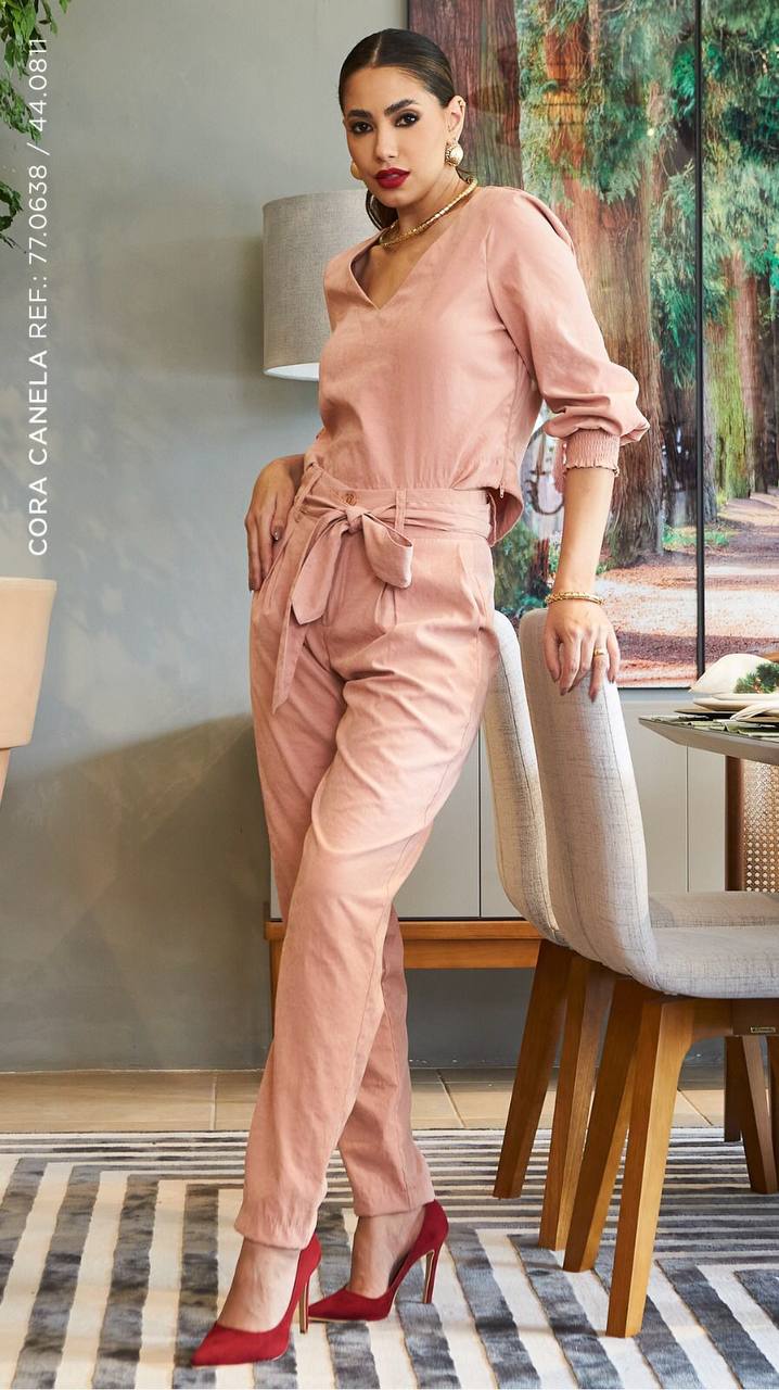Calça Cenoura Cupro Nude Cora Canela