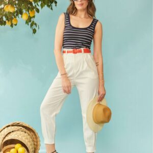 Calça Cenoura Helena Off White Santa e Dondoca