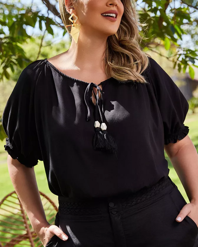 Blusa Plus Size Off White com Amarração - Tânia Savannah