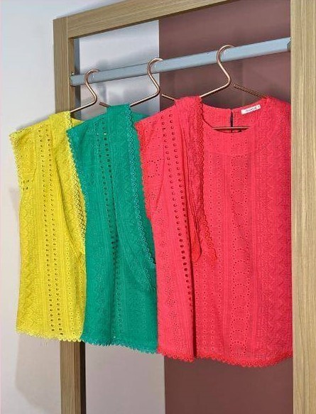 Blusa Laise Sabrina Verde Inicial A - Imagem 3