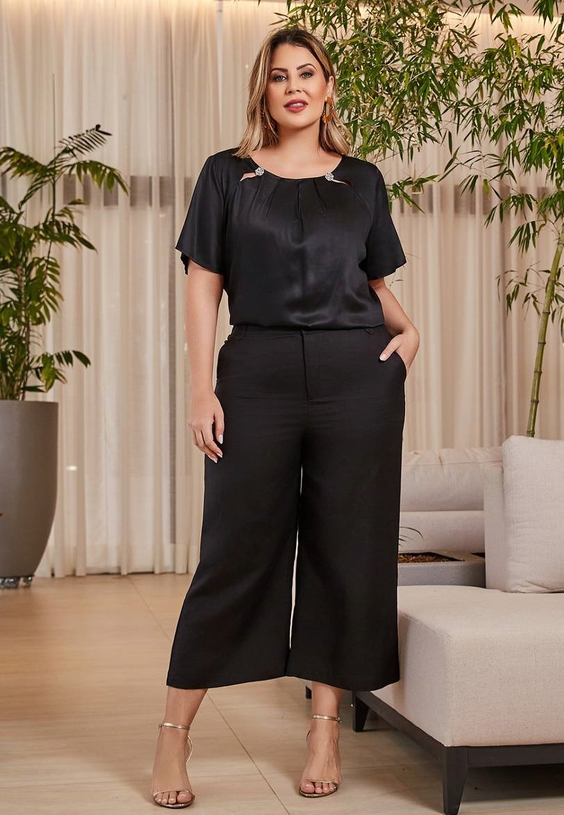 Calça Pantacourt Plus Size Preta Dany Savannah