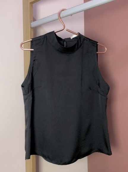 Blusa Brenda Preta Inicial A - Imagem 2