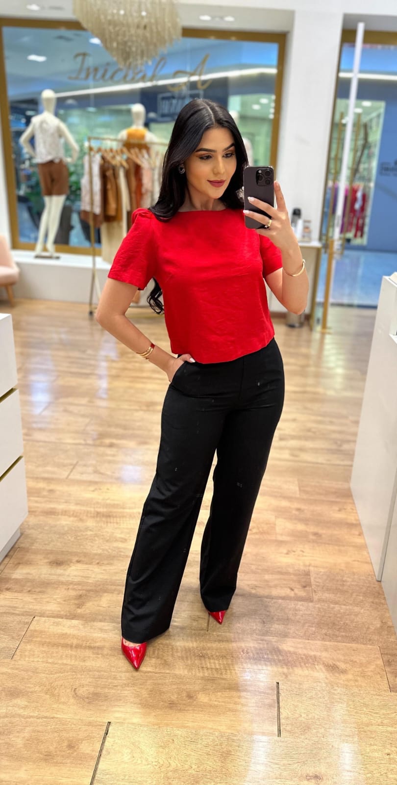 Blusa Vermelha Nadia Inicial A