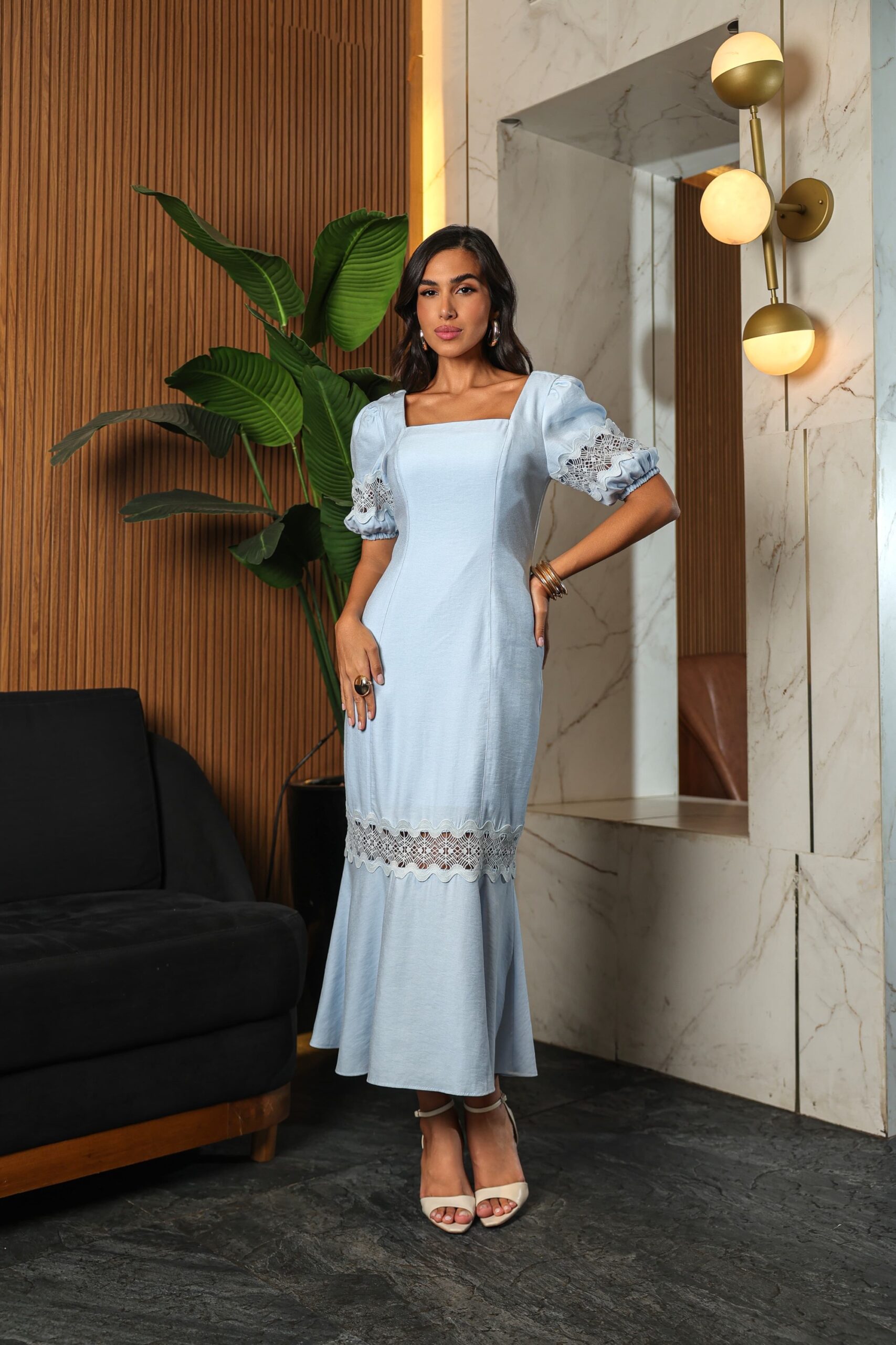 Vestido Midi com Aplicação Azul Claro Magda Occhi