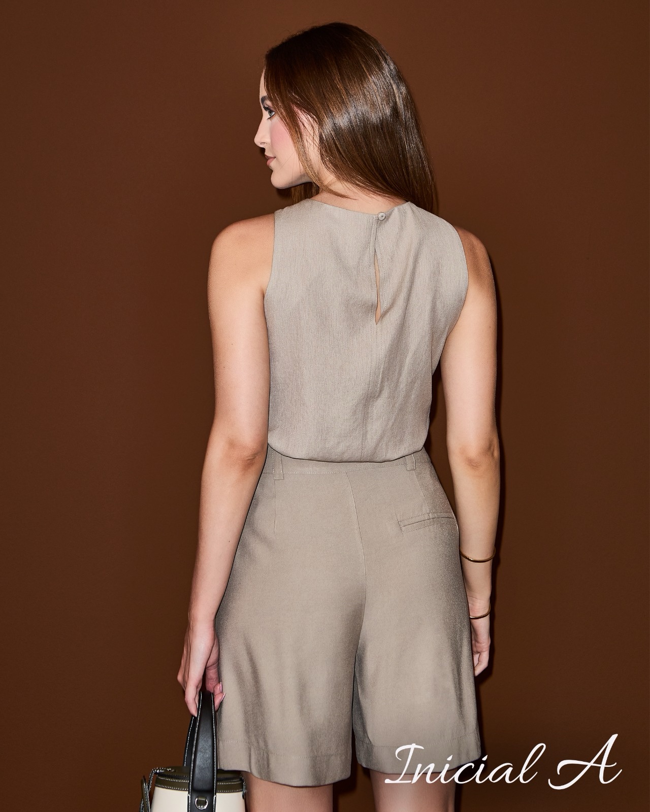 Blusa Brenda Bege Inicial A - Imagem 2