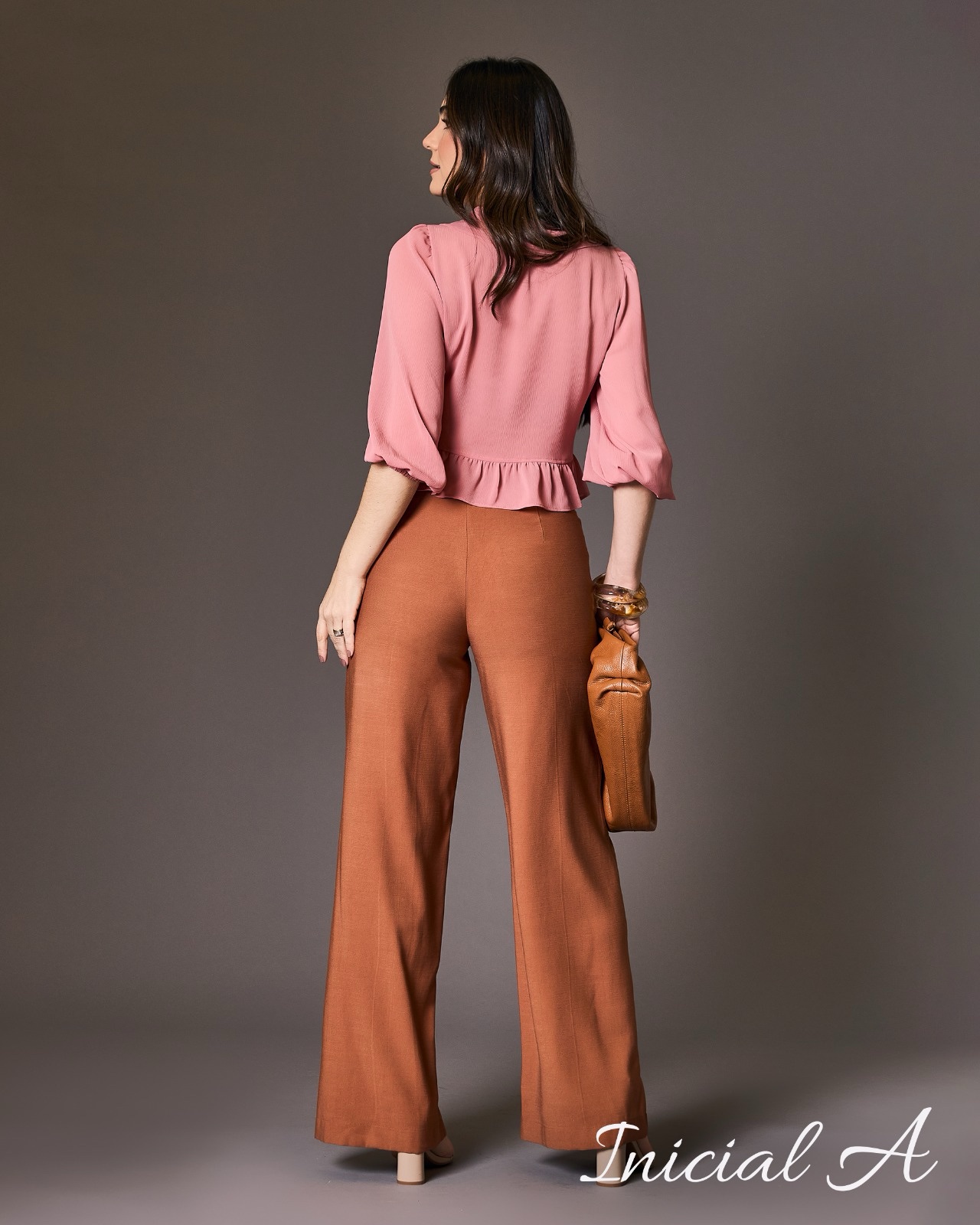 Blusa Brenda Marrom Inicial A - Imagem 2